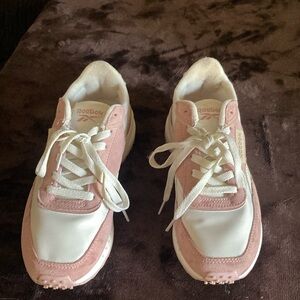 Cute Pink Reeboks size 7.5